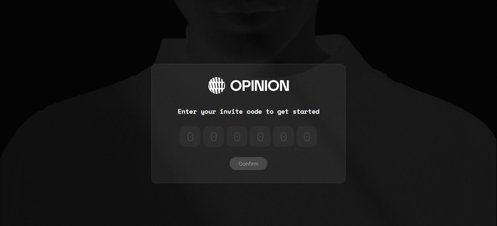 Pantalla de introducción del código de invitación de Opinion Labs mostrando el campo de introducción del código de remisión de 6 dígitos con el botón de confirmación.