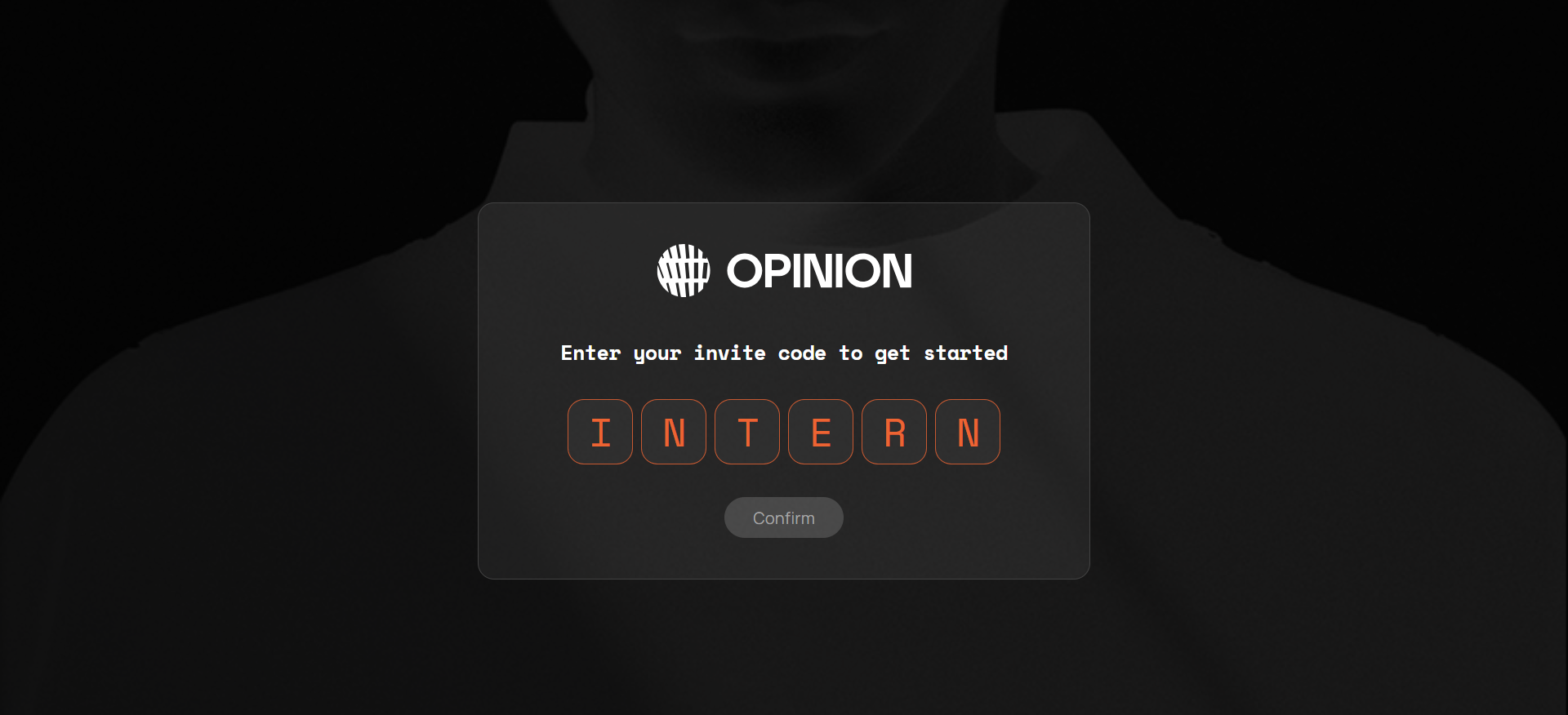 Pantalla de registro de Opinion Labs con el código de invitación "INTERN" introducido para la activación de las recompensas de la Temporada 1 de OPN.