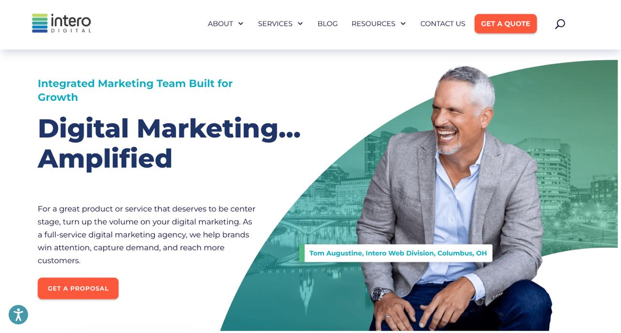 الصفحة الرئيسية لشركة Intero Digital التي تعرض إطار عمل GRO، ومحاكاة الزاحف InteroBot، وخدمات تحسين المحرك التوليدي الكامل للعلامات التجارية للمؤسسات