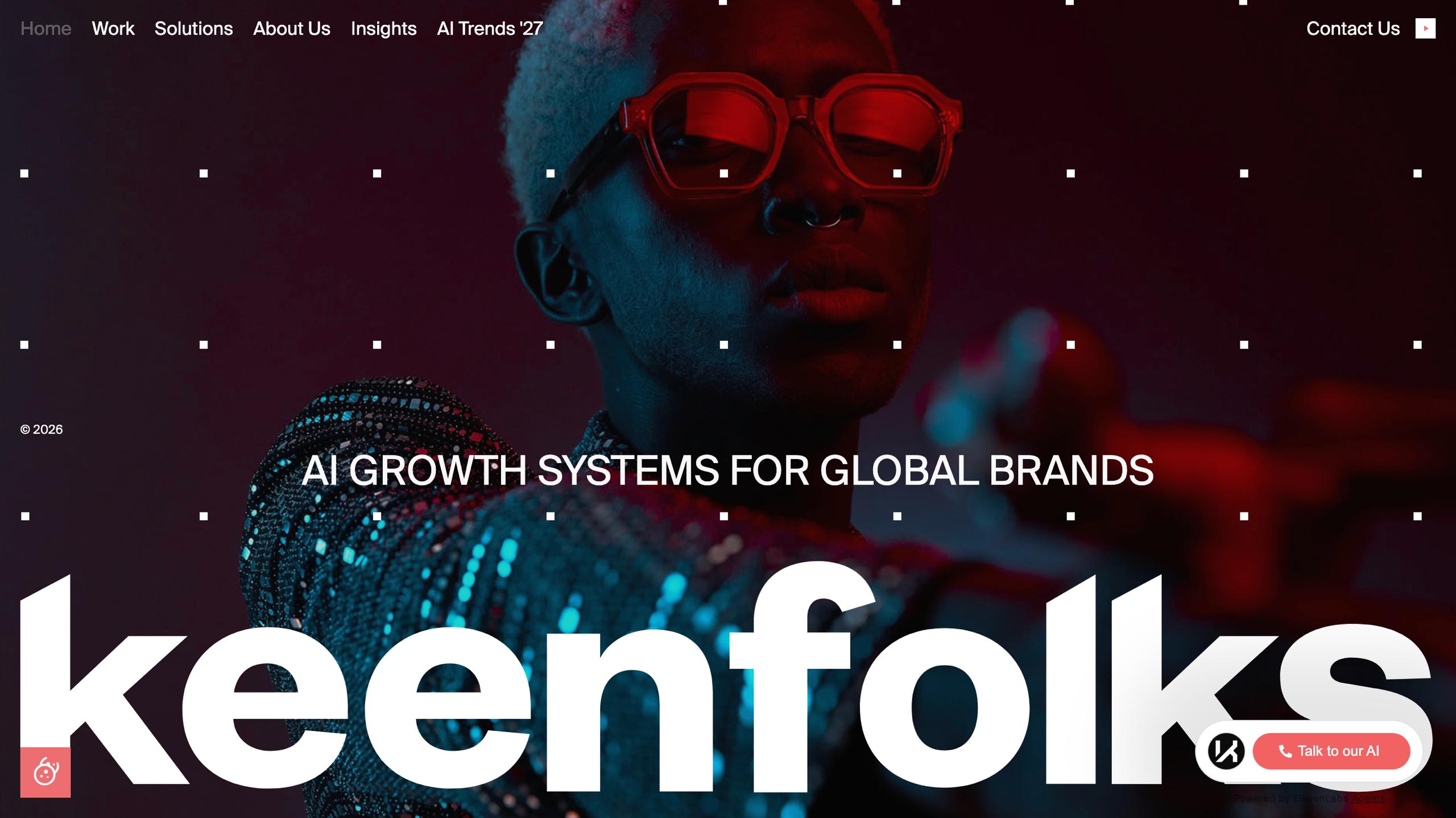 الصفحة الرئيسية ل Keenfolks التي توضح خدمات تقسيم العملاء بالذكاء الاصطناعي والتحليلات التنبؤية التسويقية للعلامات التجارية الاستهلاكية العالمية