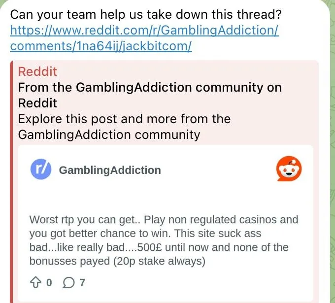 Petición de un cliente para que se elimine un hilo perjudicial de Reddit de r/GamblingAddiction que contiene información errónea sobre las políticas de retirada de fondos y licencias de los casinos.