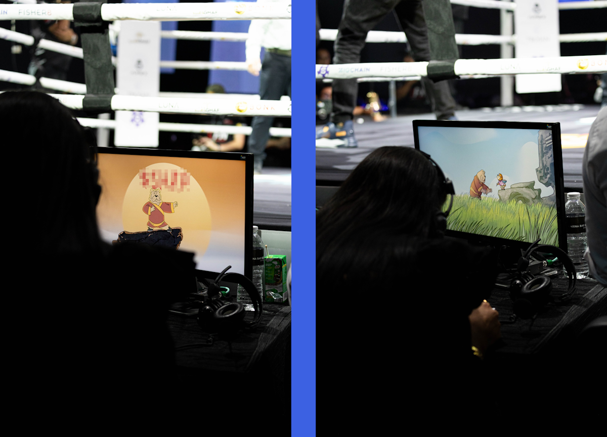 L'équipe de production au bord du ring affiche la mascotte Solana sur les écrans de la CryptoFightNight - intégration du marketing des événements cryptographiques.