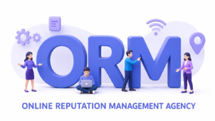 3D-иллюстрация четырех человек, работающих вокруг больших букв ORM с иконками шестеренки, документа, Wi-Fi и метки местоположения, с подписью «Агентство по управлению онлайн-репутацией».