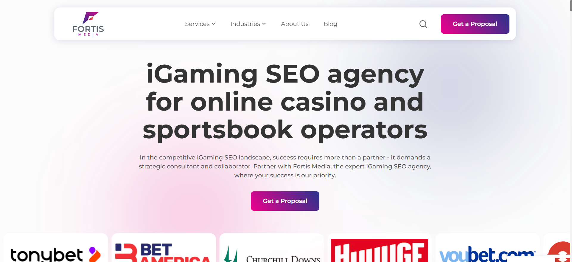 Fortis Media iGaming SEO-Agentur-Homepage für Online-Casino- und Sportwetten-Betreiber, mit Kundenlogos TonyBet, BetAmerica, Churchill Downs und Huuuge.