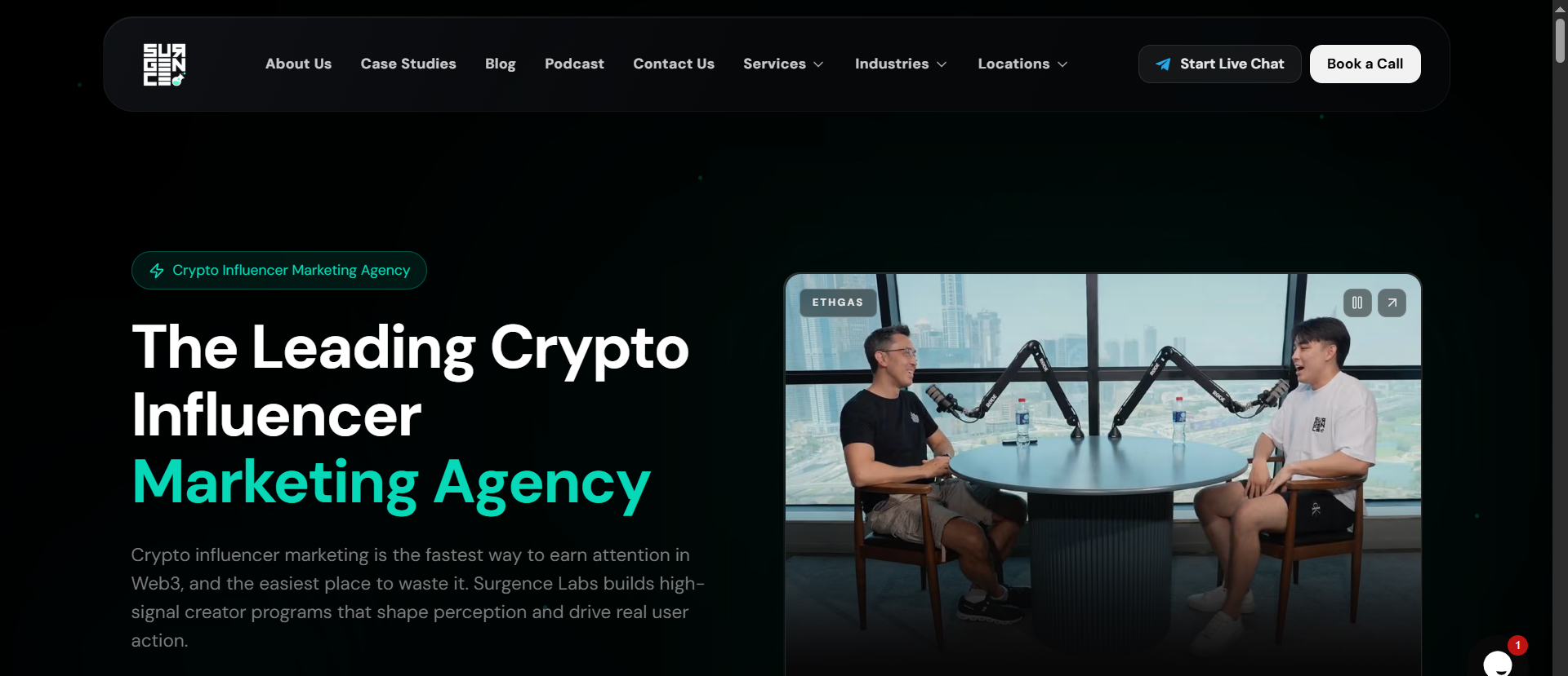 Page de service de l'agence de marketing d'influence cryptographique Surgence Labs avec visuel d'interview de l'équipe et titre de positionnement de la campagne Web3 KOL.