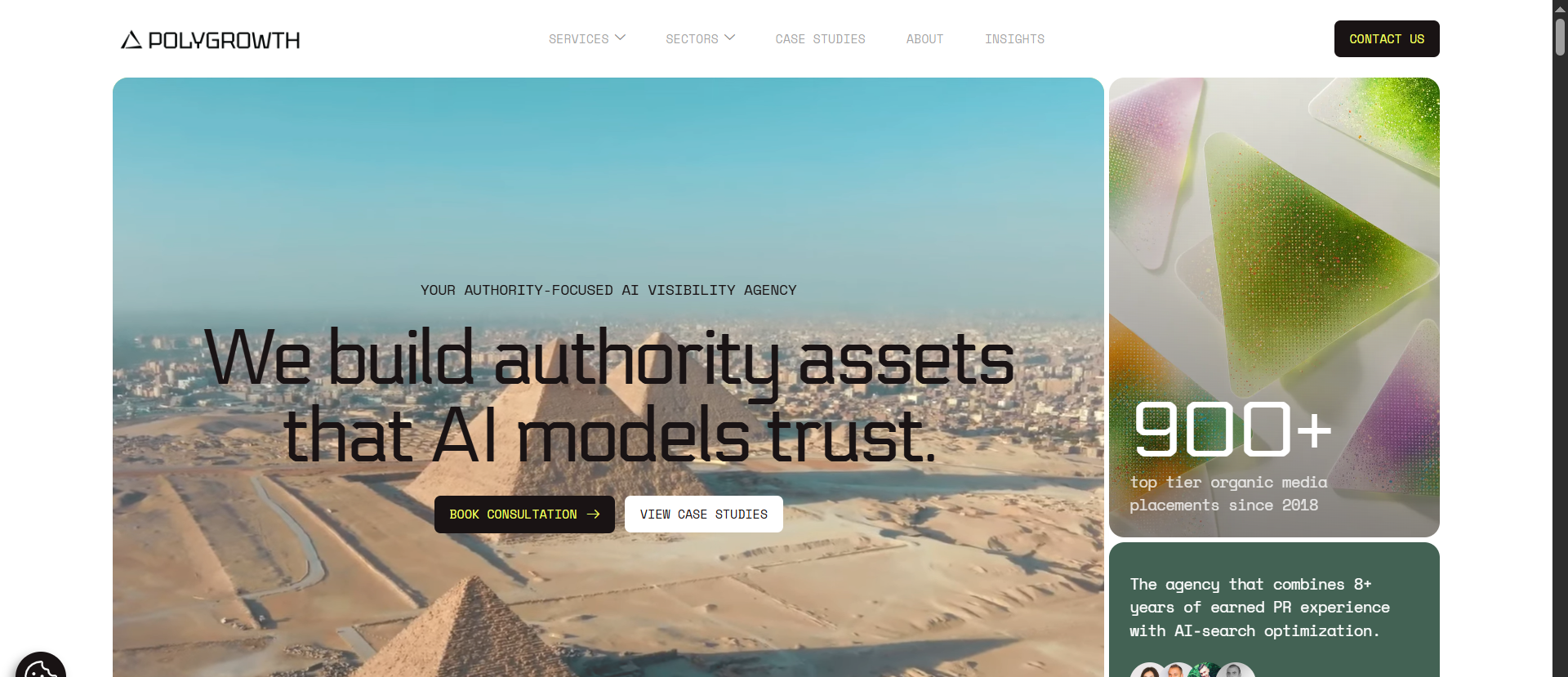 Главная страница агентства PolyGrowth, ориентированного на авторитет и AI-видимость, показывающая 900+ органических размещений в топовых СМИ с 2010 года, сочетающая заработанный PR с оптимизацией AI-поиска для блокчейн-брендов.